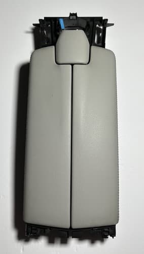 2013 2014 2015 2016 Mercedes E350 E550 Sedan Armrest/Center Console Lid Gray