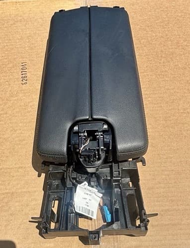 2013 2014 2015 2016 Mercedes E350 E550 Sedan Armrest/Center Console Lid Black