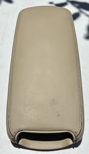2008 2009 2010 2011 2012 2013 Lexus IS250 IS350 Armrest/Center Console Lid Gold